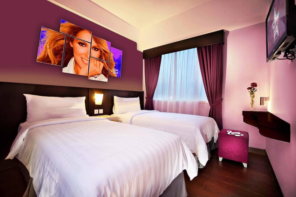 Fame Hotel Gading Serpong Tangerang Exterior photo