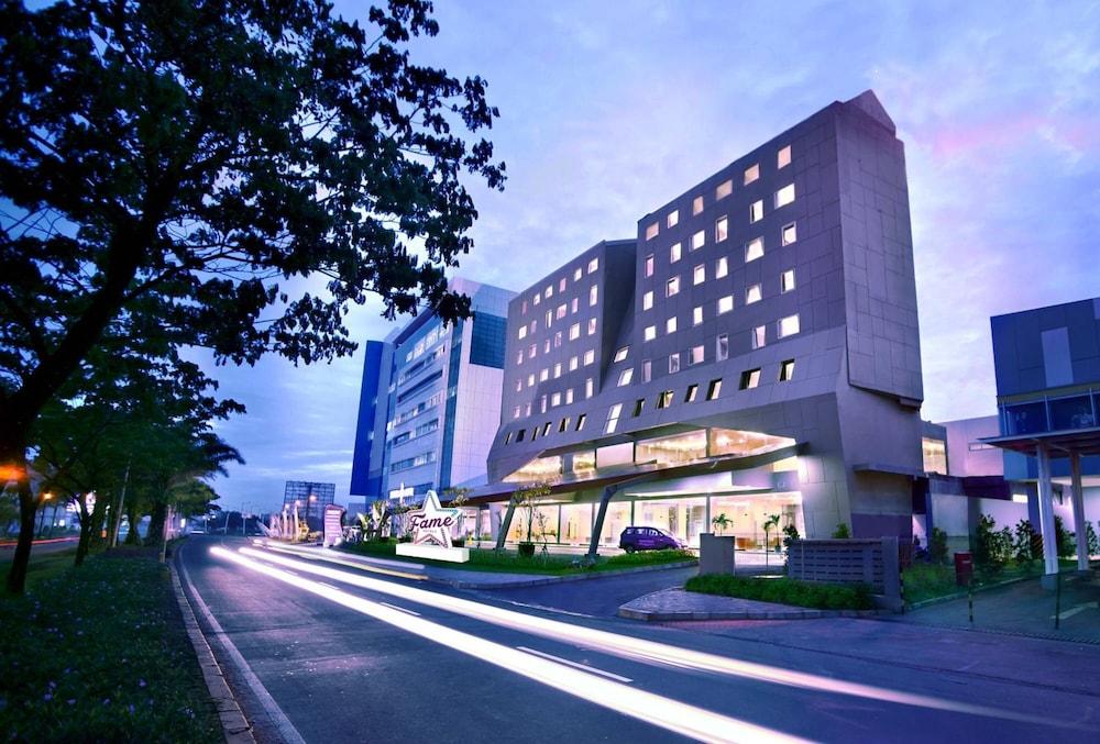 Fame Hotel Gading Serpong Tangerang Exterior photo