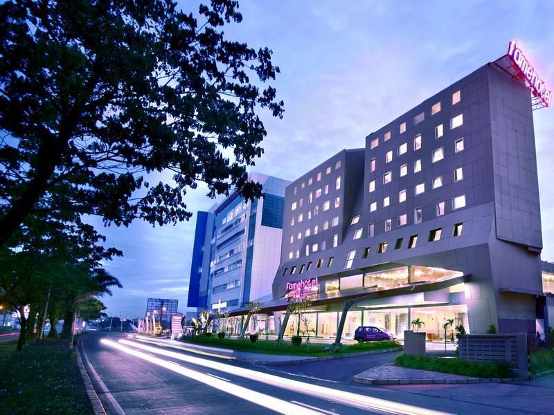 Fame Hotel Gading Serpong Tangerang Exterior photo