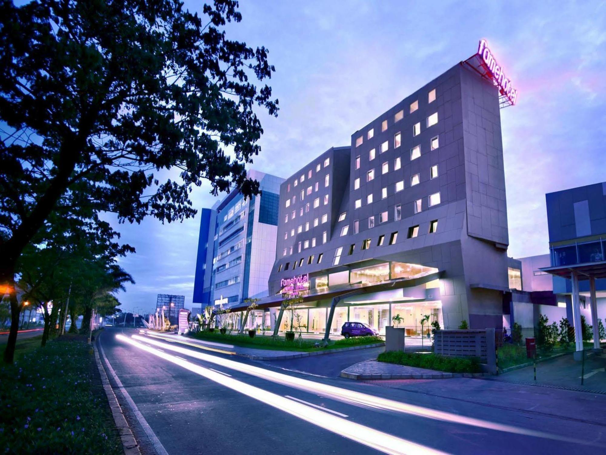 Fame Hotel Gading Serpong Tangerang Exterior photo