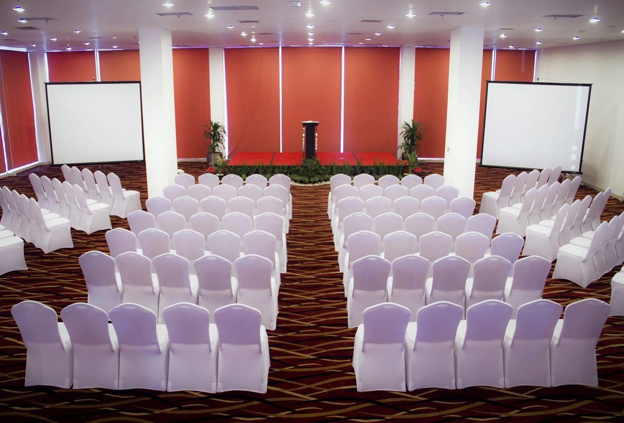Fame Hotel Gading Serpong Tangerang Exterior photo