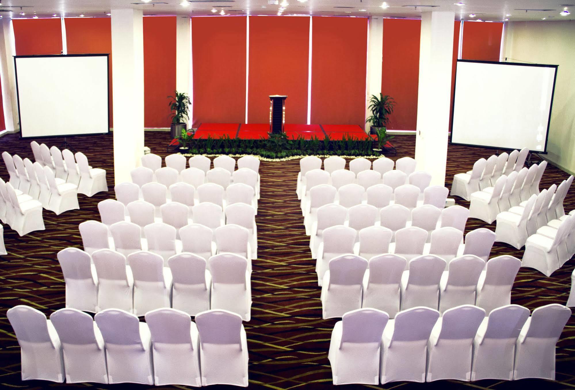 Fame Hotel Gading Serpong Tangerang Exterior photo
