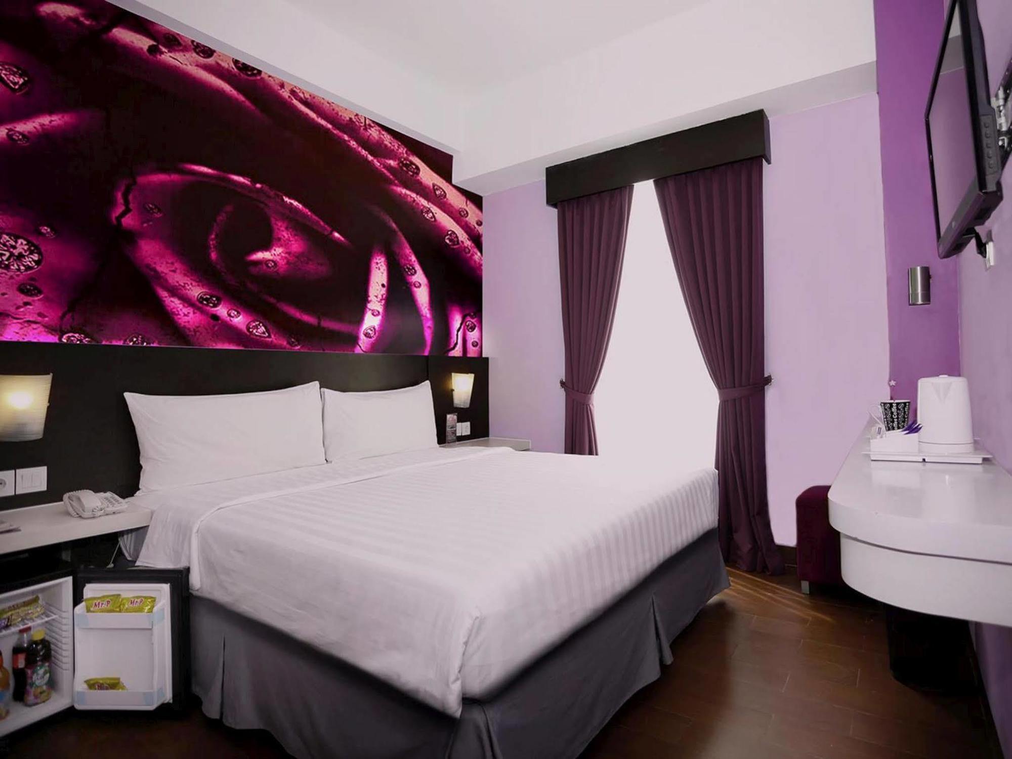 Fame Hotel Gading Serpong Tangerang Exterior photo