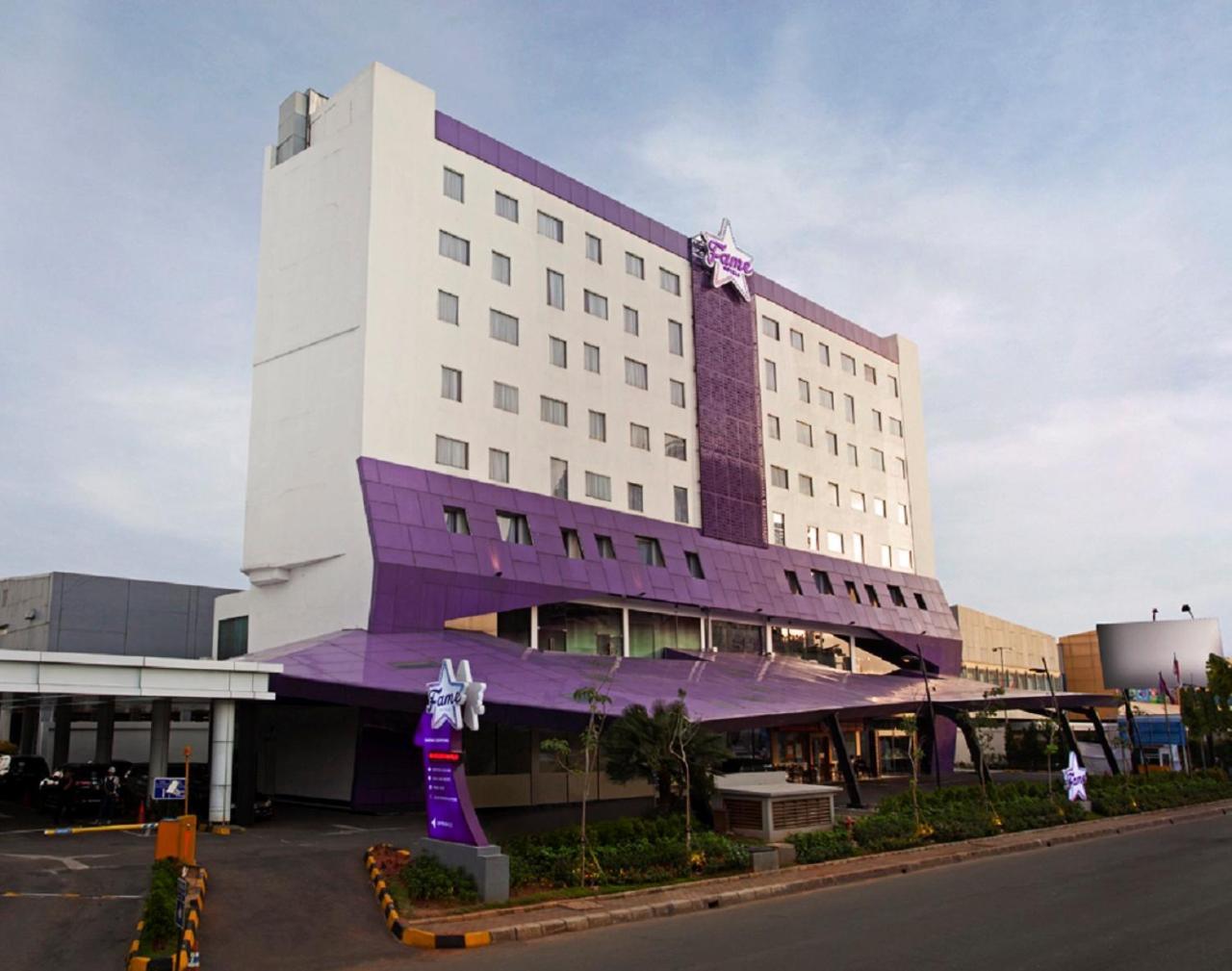 Fame Hotel Gading Serpong Tangerang Exterior photo